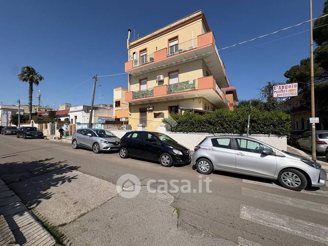 Capannone in commerciale in Via Ammiraglio Cagni 1
