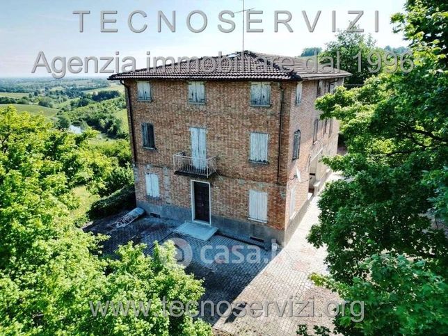 Casa indipendente in residenziale in 