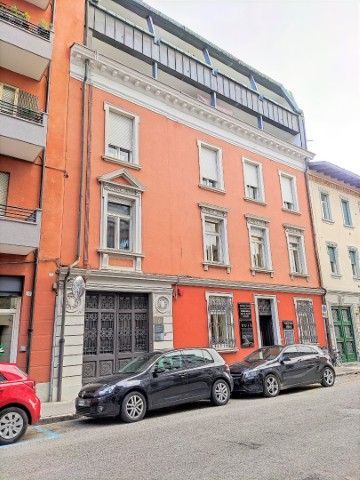 Appartamento in residenziale in Via Ippolito Nievo 21