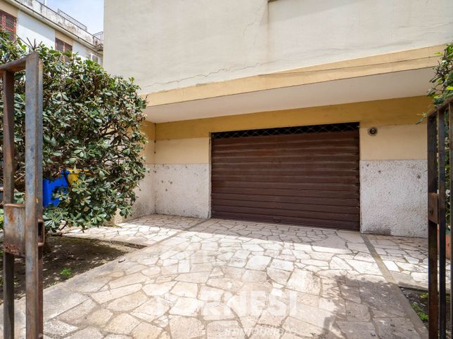 Box/posto auto in residenziale in Via San Rocco