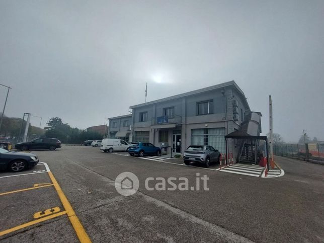 Capannone in commerciale in Via Alessio Prati 34