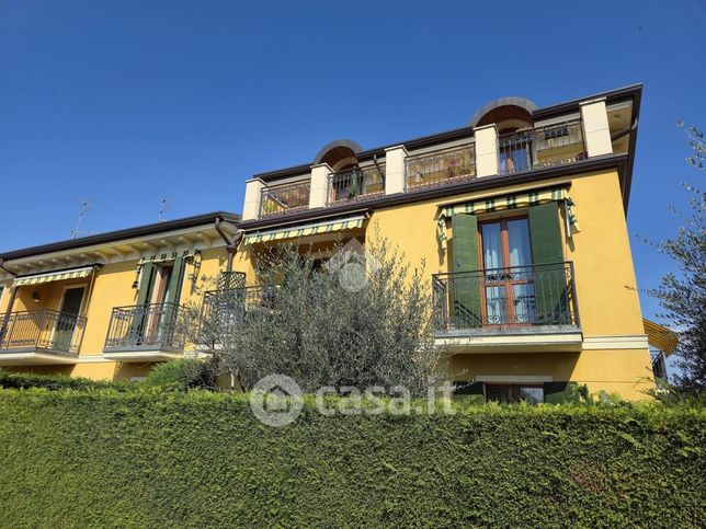 Appartamento in residenziale in Via Prese 24