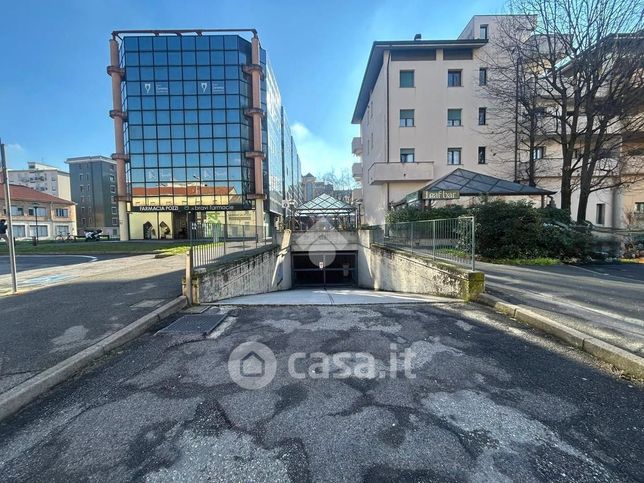 Capannone in commerciale in Piazza Giorgio la Pira