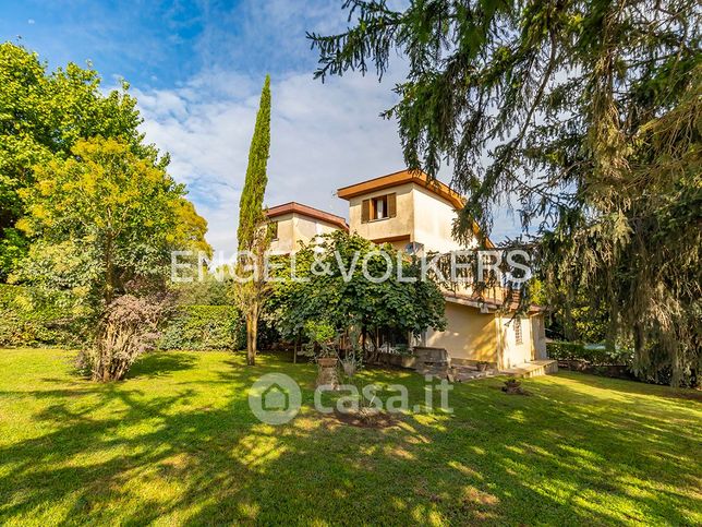 Villa in residenziale in Strada Valle di Baccano