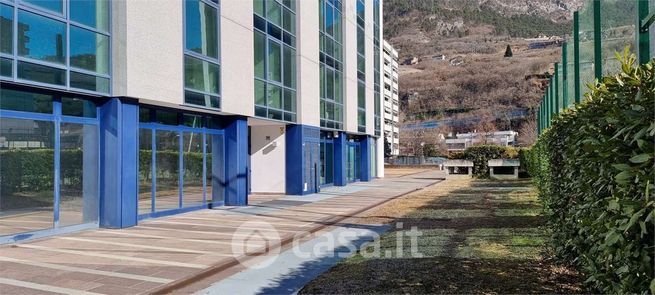 Ufficio in commerciale in 