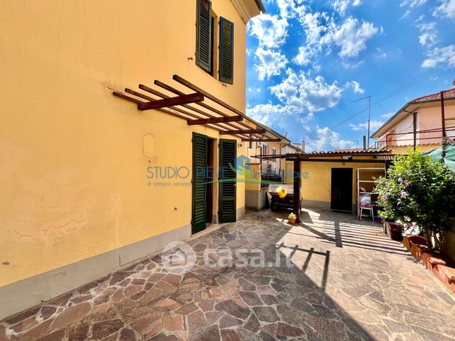 Casa indipendente in residenziale in Via UnitÃ