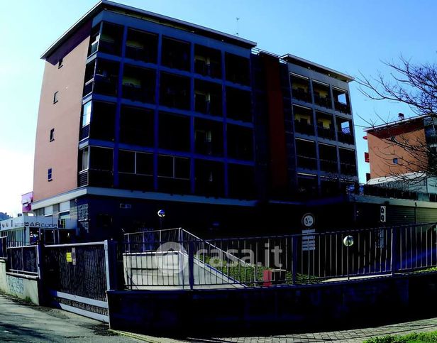 Box/posto auto in residenziale in Via della Cooperazione 28