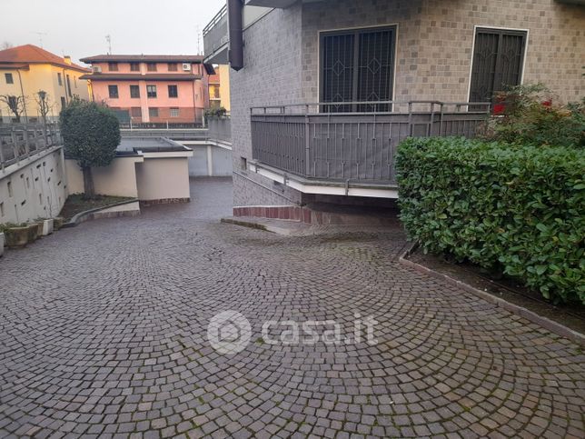 Garage/posto auto in residenziale in Viale Emilia 78