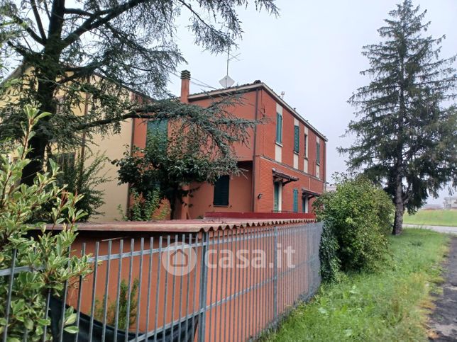 Casa indipendente in residenziale in Via Emilia