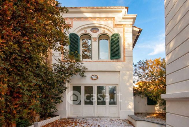 Casa indipendente in residenziale in Via Aurelio Saffi 32