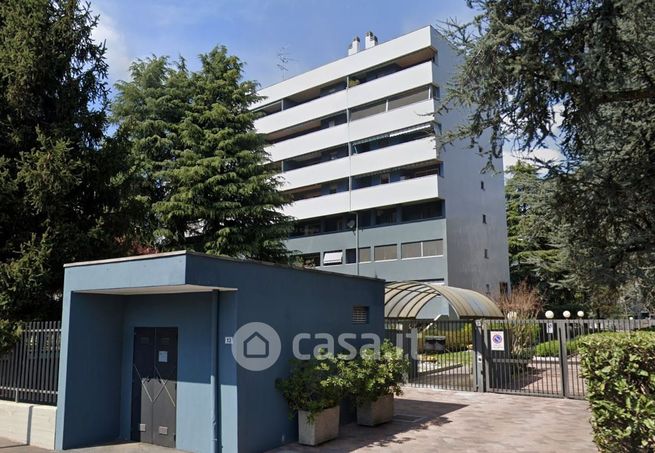 Box/posto auto in residenziale in Via Milly 13