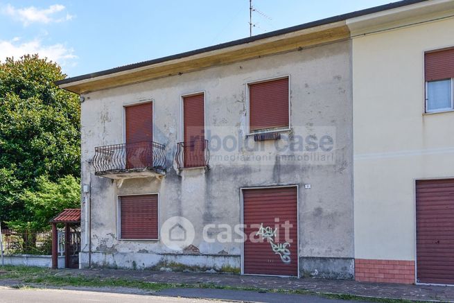 Casa indipendente in residenziale in 