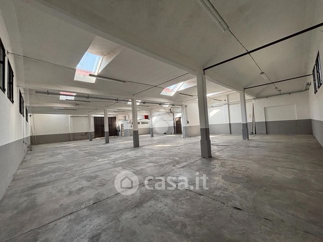 Capannone in commerciale in Vicolo L. Tolstoi 15