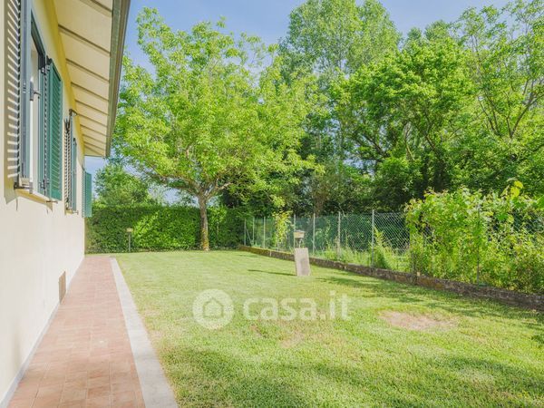 Villa in residenziale in 