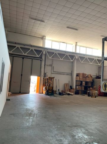 Capannone in commerciale in Via Alessandro Volta