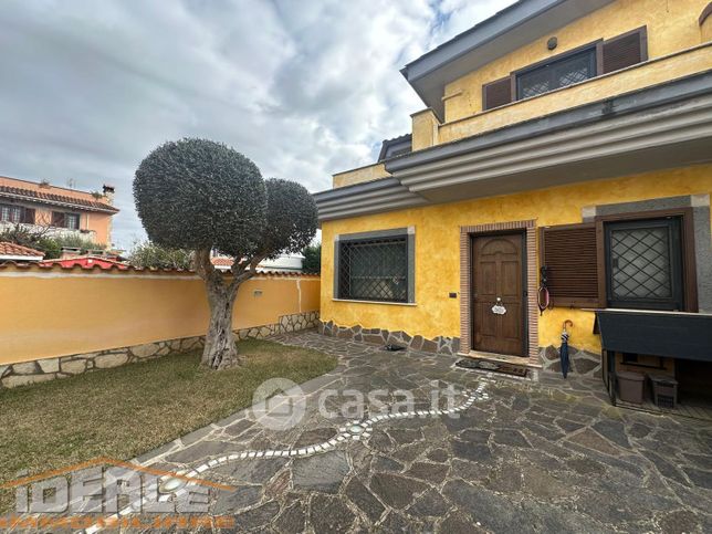Villetta a schiera in residenziale in Via Mar Ionio 10
