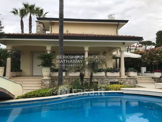 Villa in residenziale in 