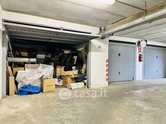 Garage/posto auto in residenziale in Via Alfonso Benedetti 34