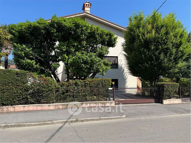 Casa bi/trifamiliare in residenziale in Via Marzabotto