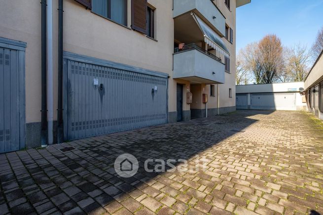 Box/posto auto in residenziale in Via San Bovio 6