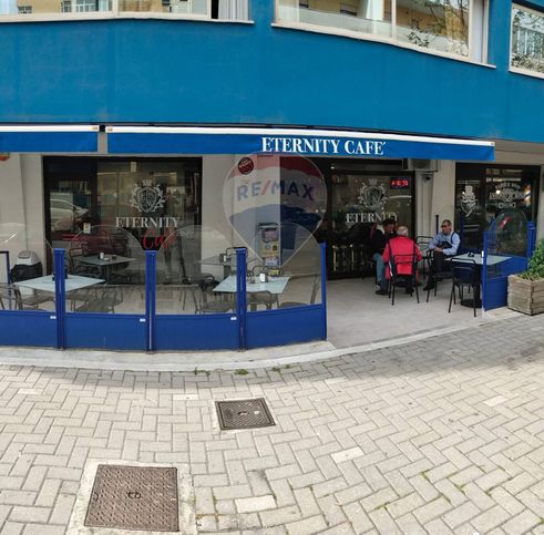Attivitã /licenza (con o senza mura) in commerciale in Viale Europa 77