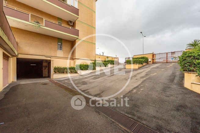 Box/posto auto in residenziale in Viale Italia 47