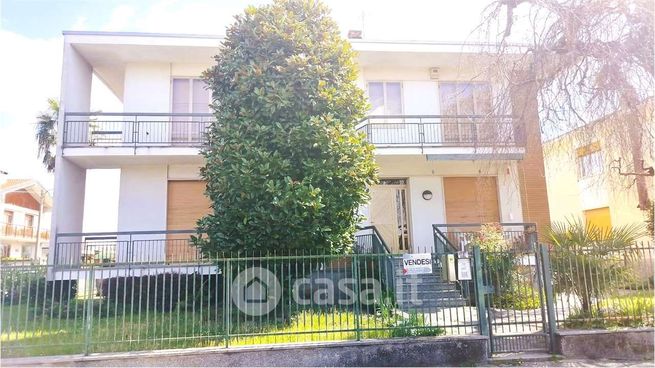 Villa in residenziale in Via Giotto