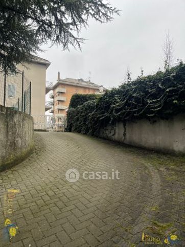 Box/posto auto in residenziale in Via Giovanni XXIII 17