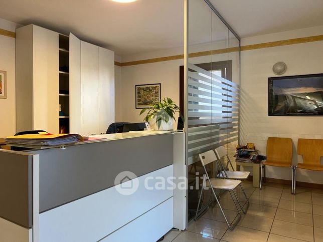 Ufficio in commerciale in 
