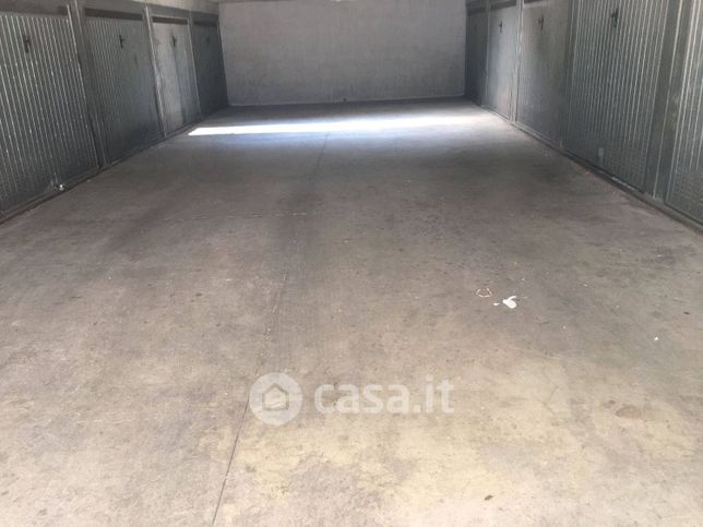 Box/posto auto in residenziale in Via Bramante da Urbino