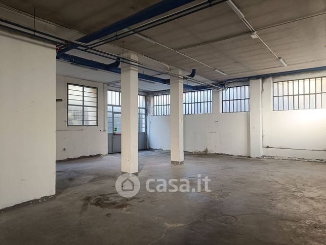 Capannone in commerciale in Strada del Drosso