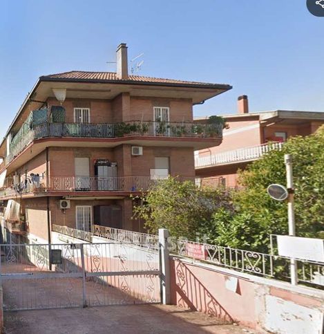 Box/posto auto in residenziale in Via Martino Rota