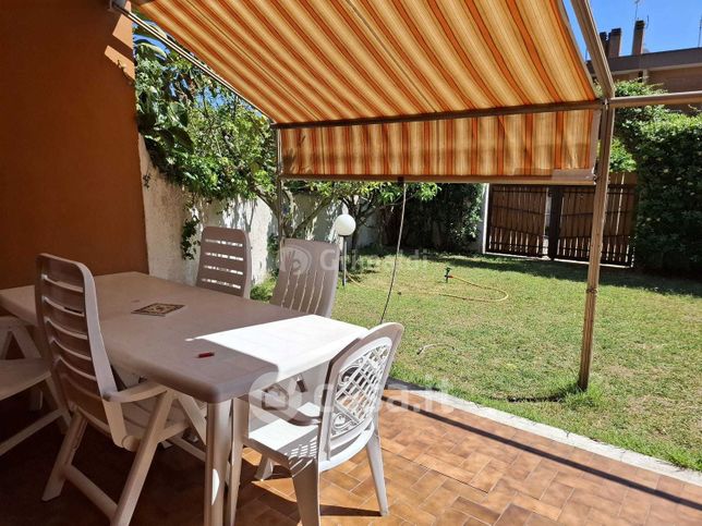 Casa indipendente in residenziale in Via degli Olivi 33