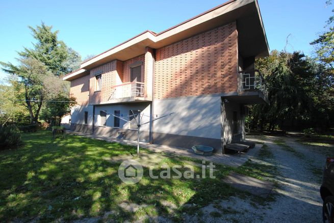 Villa in residenziale in Via Calamandrei 7