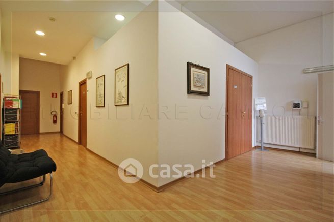 Ufficio in commerciale in Via Carlo Severini