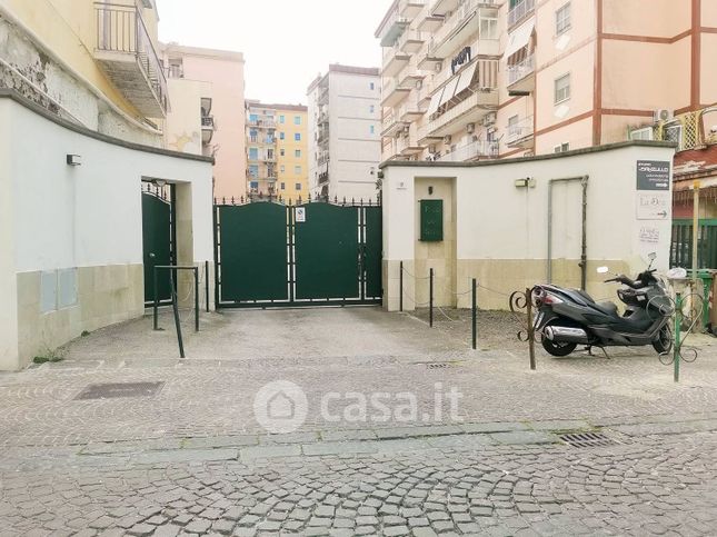 Box/posto auto in residenziale in Via Bernardo Quaranta 11 b