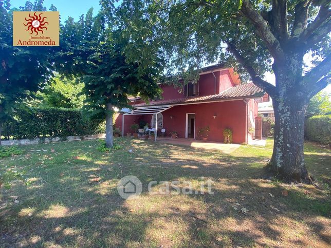 Casa bi/trifamiliare in residenziale in Viale Versilia