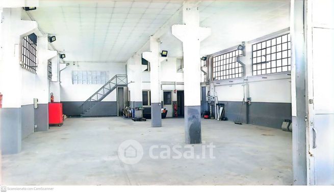 Capannone in commerciale in Via San Francesco a Patria