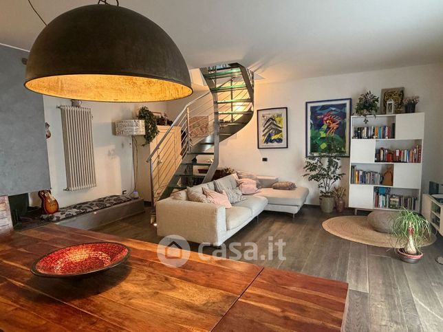 Casa indipendente in residenziale in 