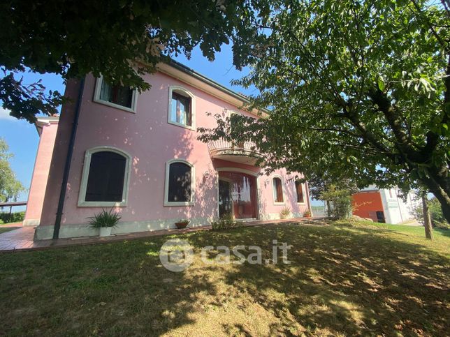 Villa in residenziale in Corso della Vittoria 2