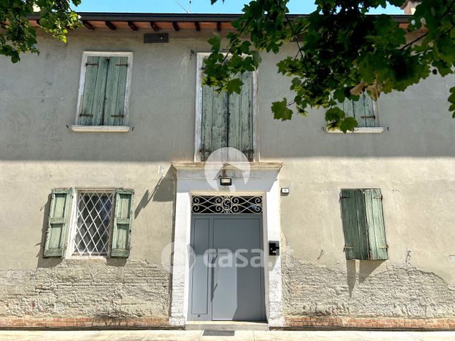 Casa bi/trifamiliare in residenziale in Via Grazie 6
