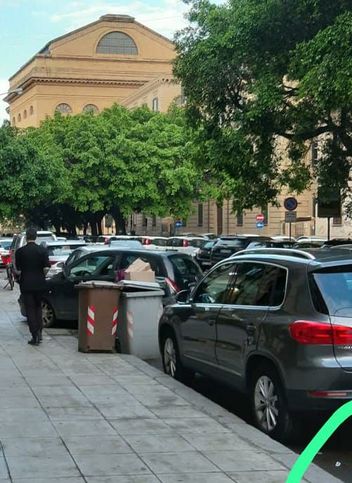 Attività/licenza (con o senza mura) in commerciale in Piazza Giuseppe Verdi