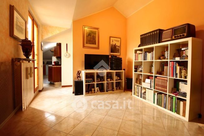 Appartamento in residenziale in Piazza Francesco Merlini 11