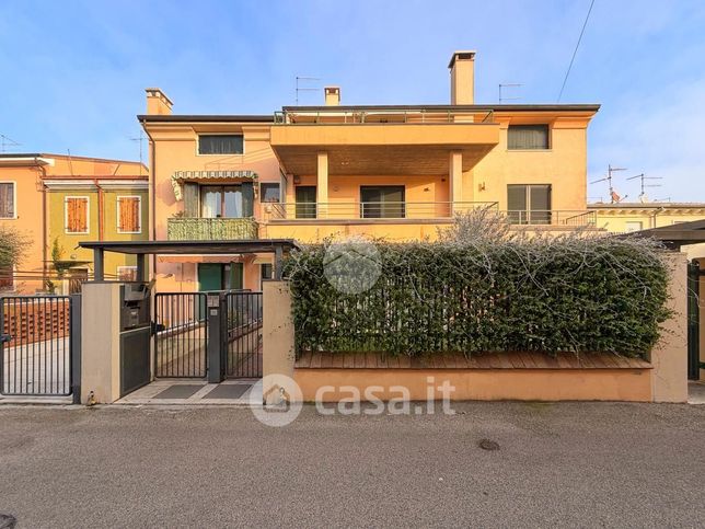 Appartamento in residenziale in Via Montebello 31