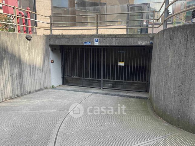 Garage/posto auto in residenziale in Viale San Bartolomeo 109