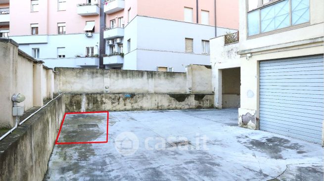 Box/posto auto in residenziale in Via Ridolfino Venuti 16