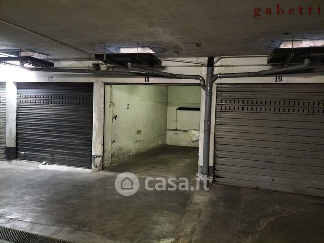 Garage/posto auto in residenziale in Via Tolmezzo 7 -5