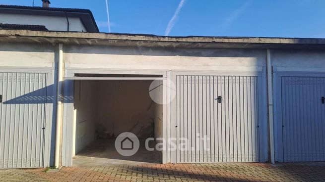 Garage/posto auto in residenziale in Corso XXVII Marzo 151