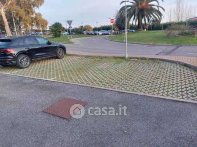 Garage/posto auto in residenziale in Via di Acilia 221