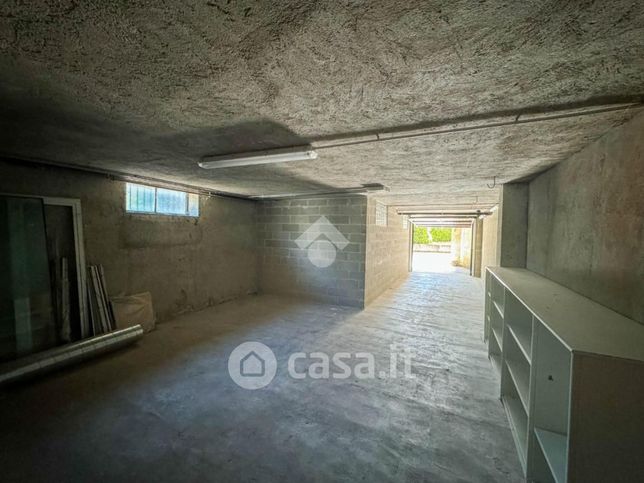 Capannone in commerciale in Via 2 Giugno 5
